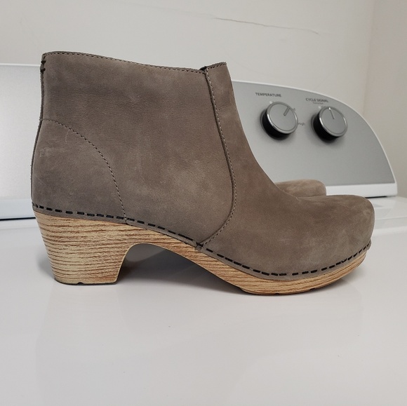 Dansko Shoes - Dansko gray leather ankle boots size 37 (US 6.5-7)